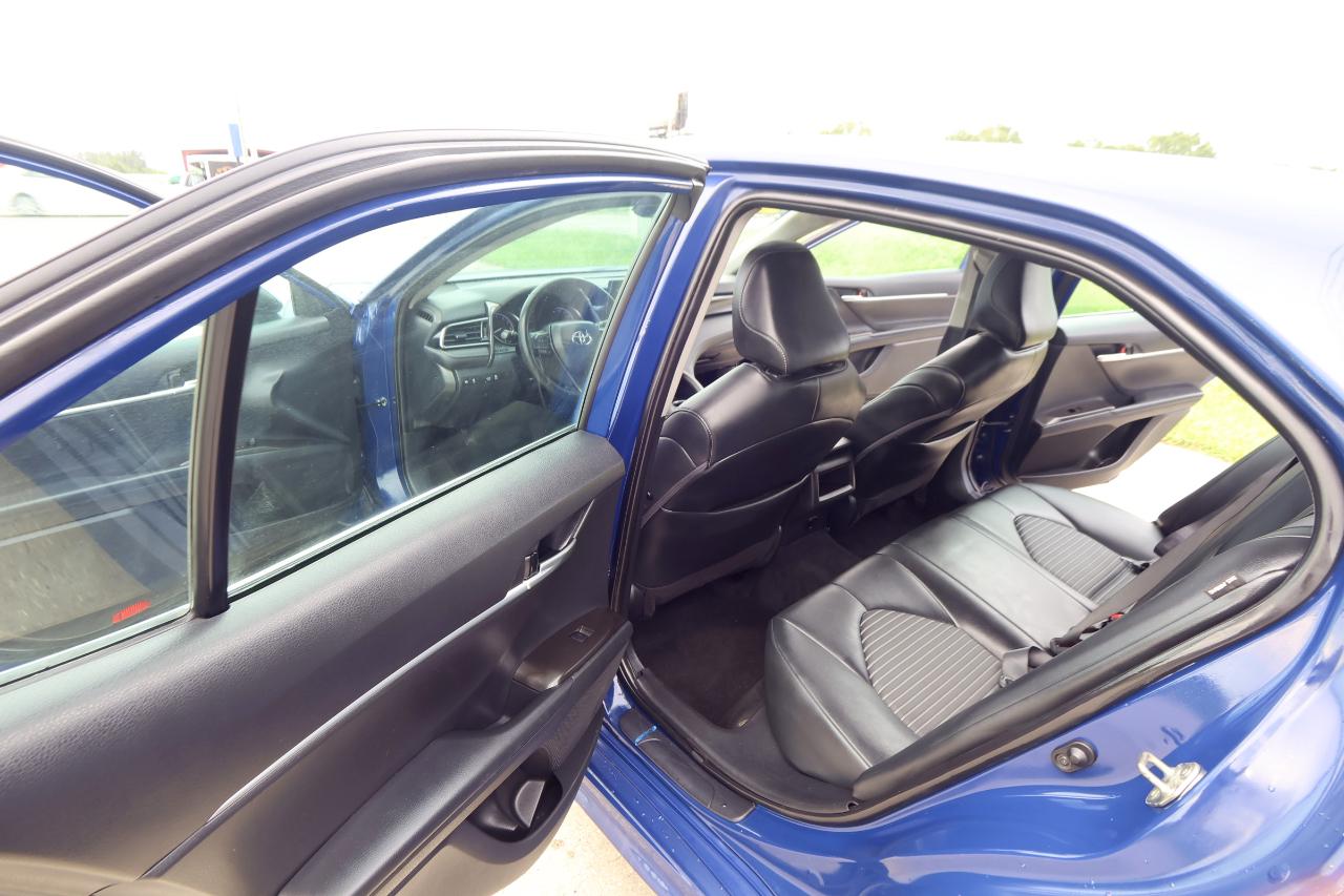 Toyota Camry Hybrid SE Nightshade CVT (Natl) 2023
