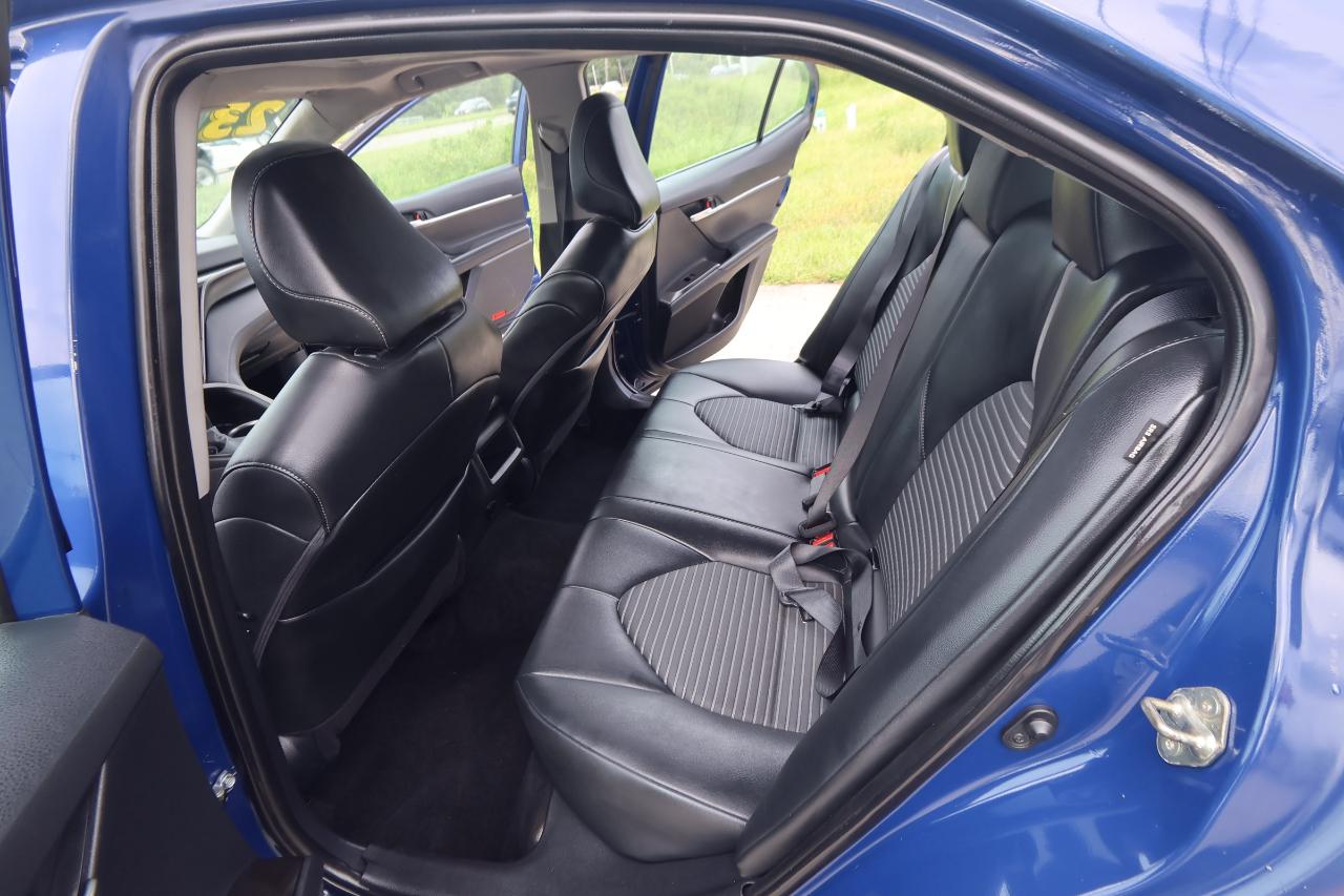 Toyota Camry Hybrid SE Nightshade CVT (Natl) 2023