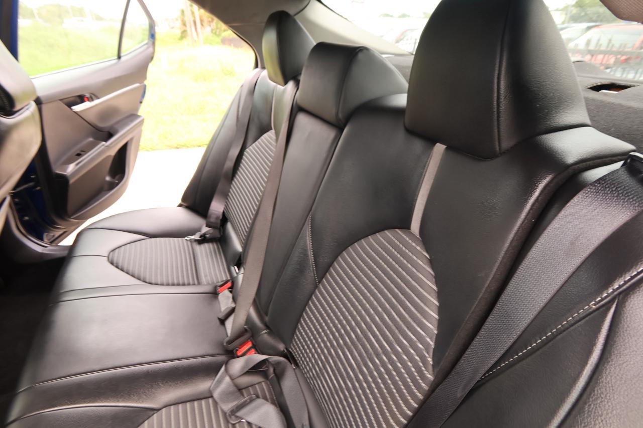 Toyota Camry Hybrid SE Nightshade CVT (Natl) 2023