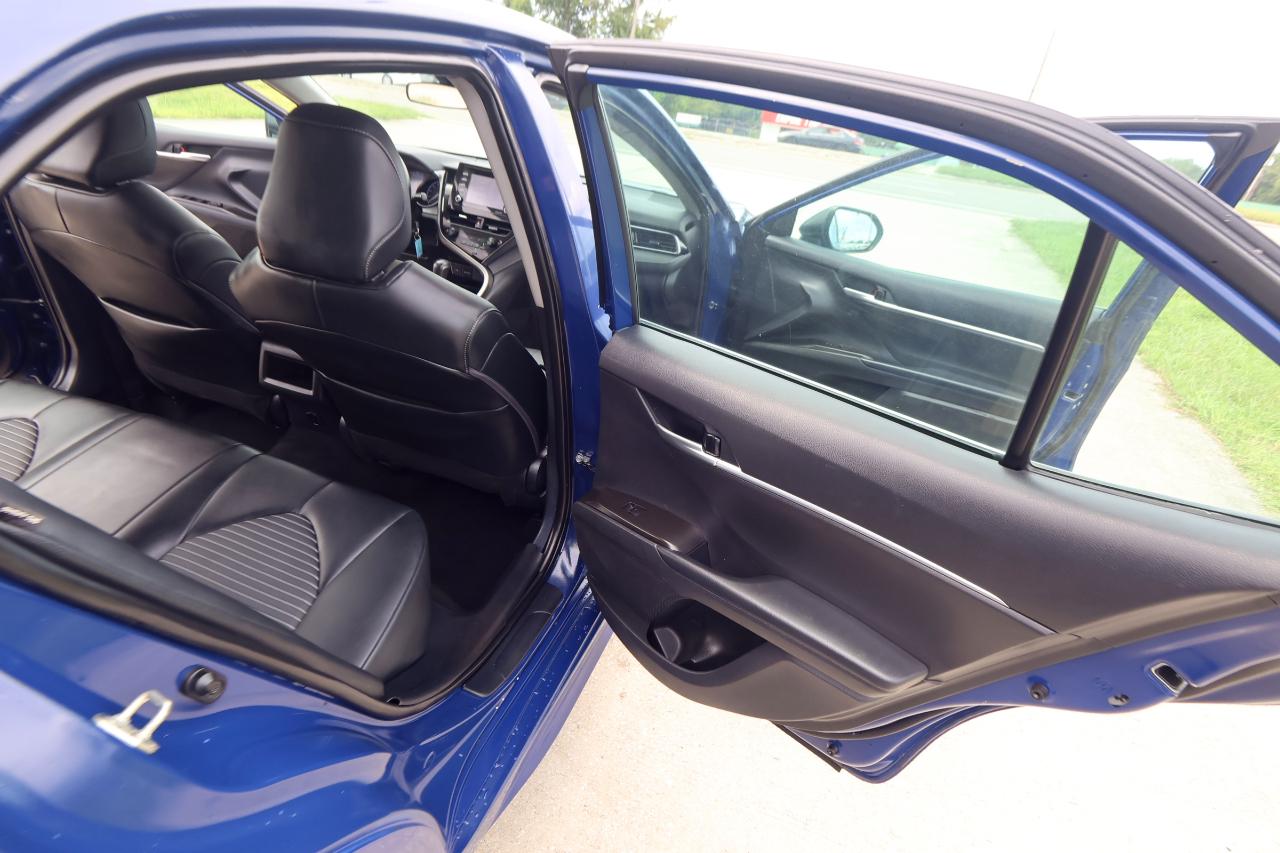 Toyota Camry Hybrid SE Nightshade CVT (Natl) 2023