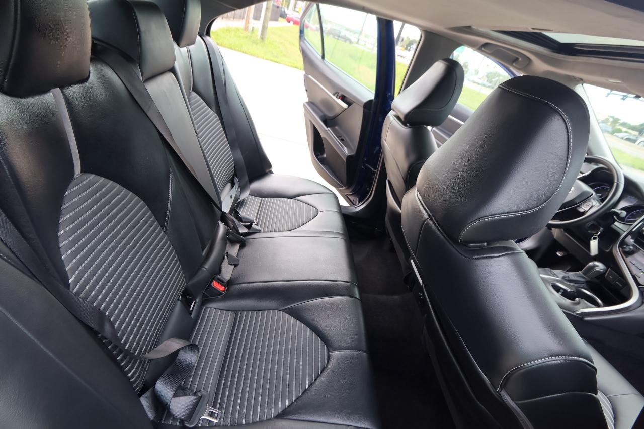 Toyota Camry Hybrid SE Nightshade CVT (Natl) 2023