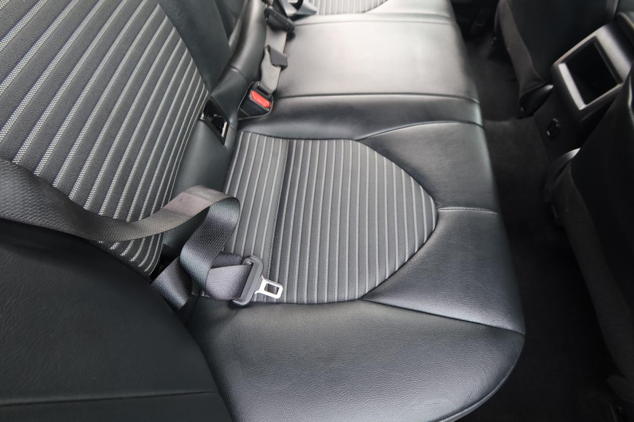 Toyota Camry Hybrid SE Nightshade CVT (Natl) 2023