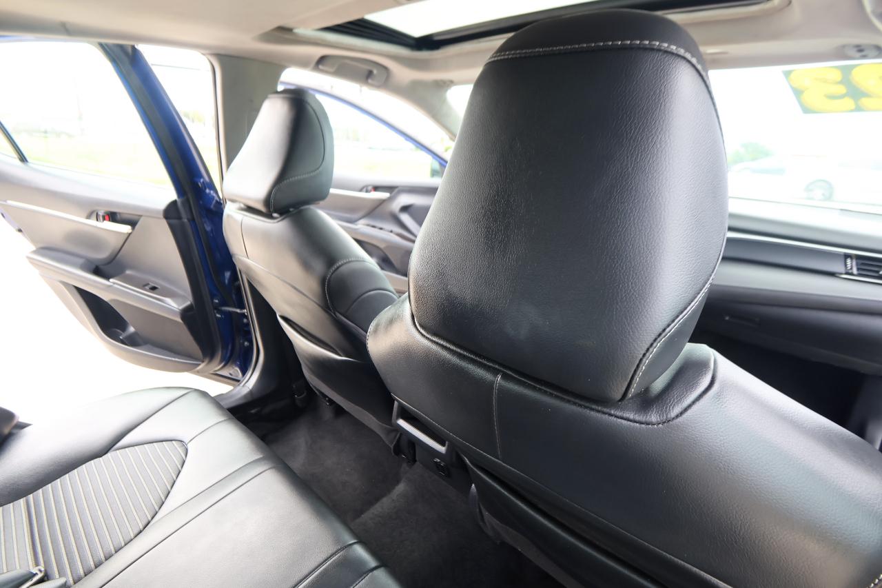 Toyota Camry Hybrid SE Nightshade CVT (Natl) 2023