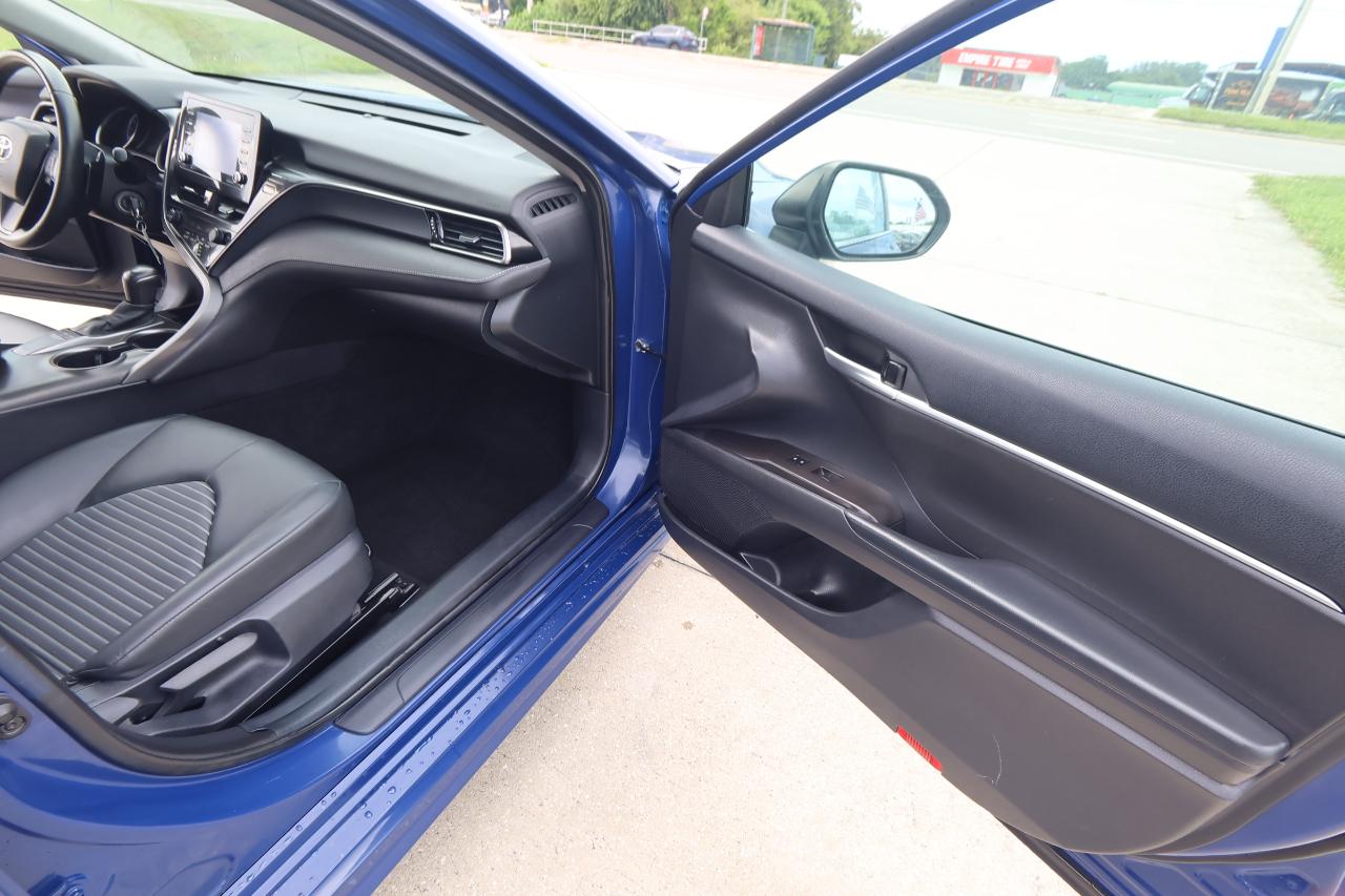 Toyota Camry Hybrid SE Nightshade CVT (Natl) 2023