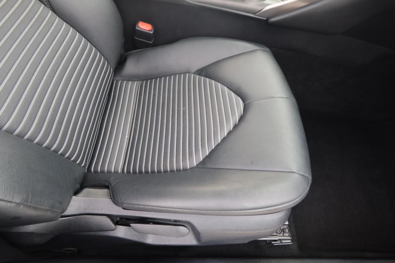 Toyota Camry Hybrid SE Nightshade CVT (Natl) 2023