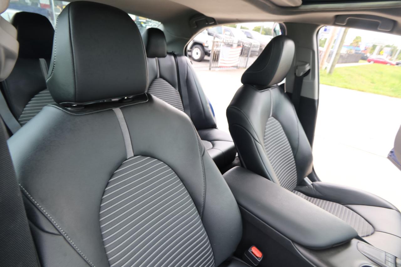 Toyota Camry Hybrid SE Nightshade CVT (Natl) 2023