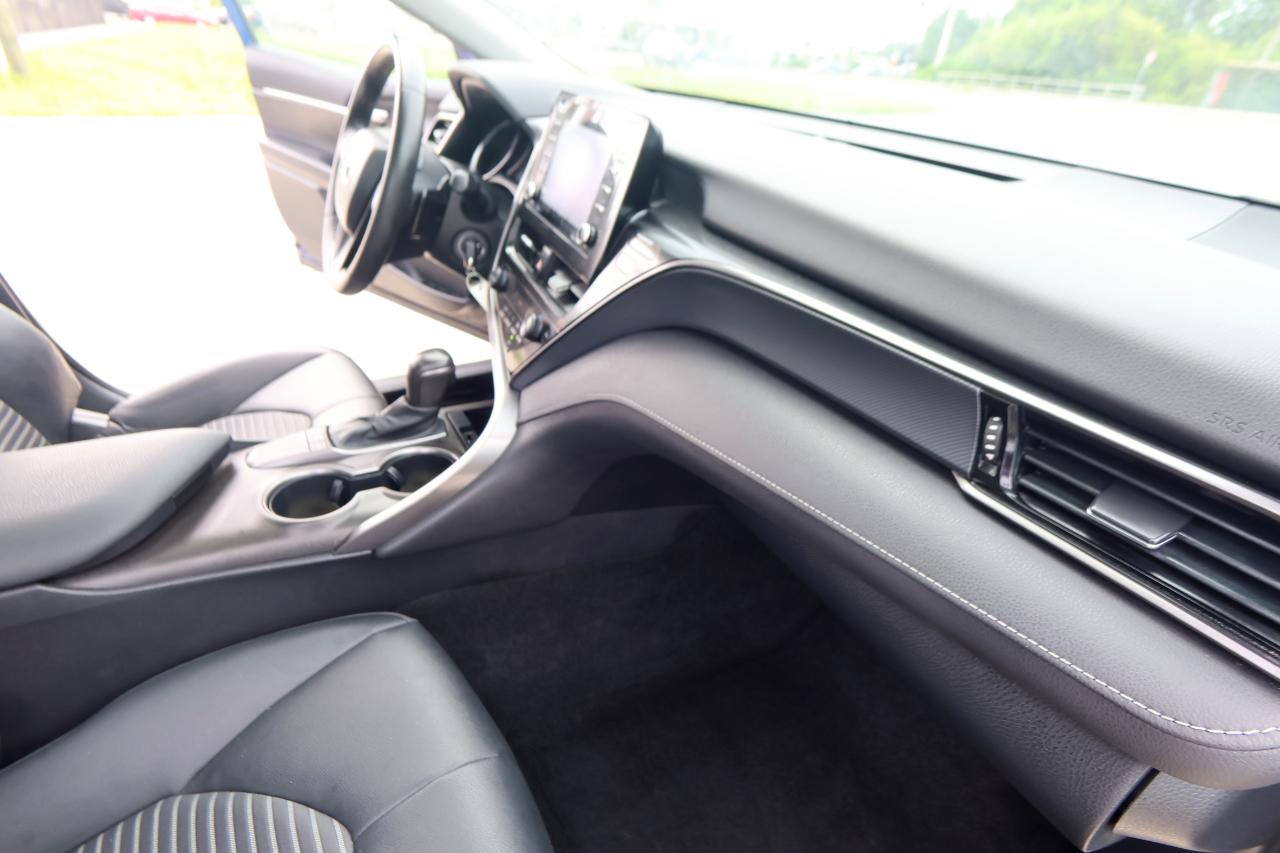 Toyota Camry Hybrid SE Nightshade CVT (Natl) 2023