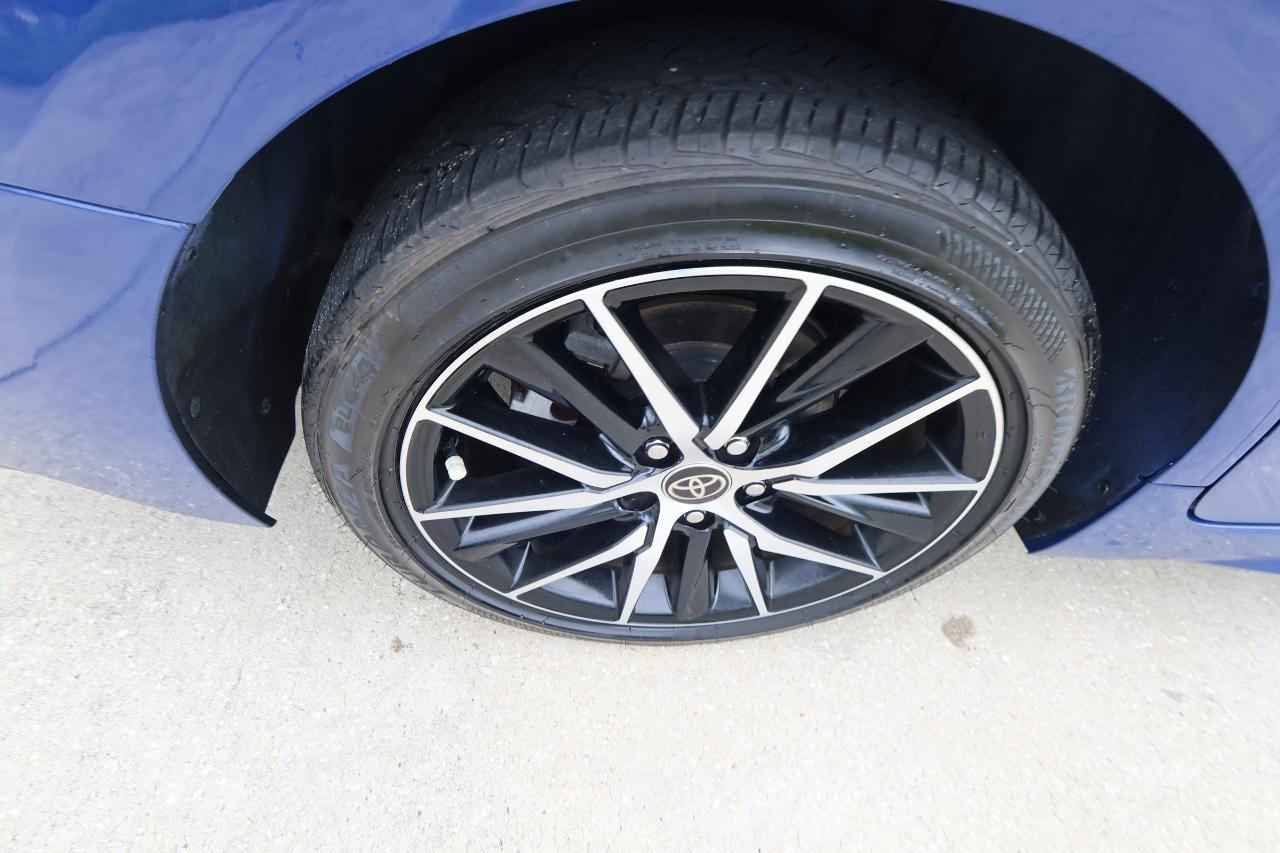 Toyota Camry Hybrid SE Nightshade CVT (Natl) 2023