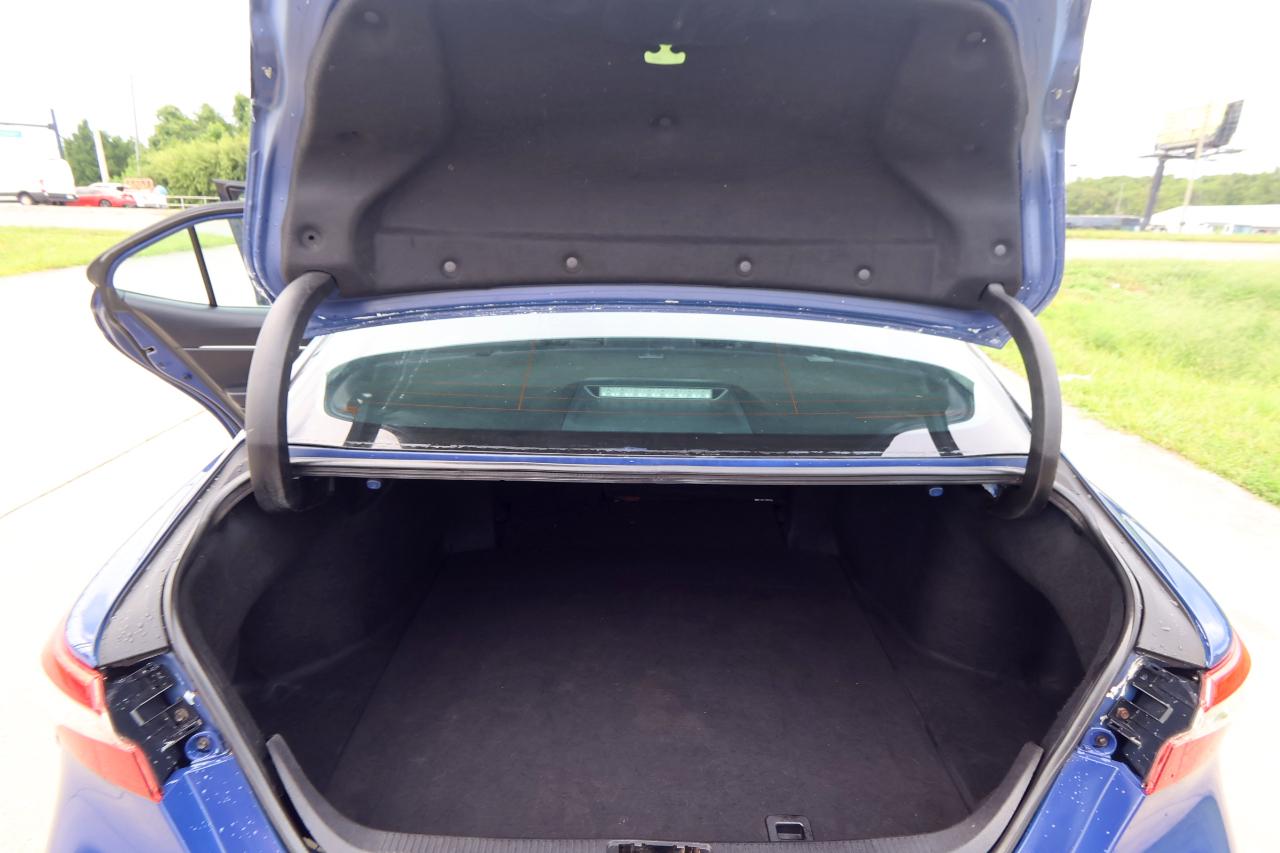 Toyota Camry Hybrid SE Nightshade CVT (Natl) 2023