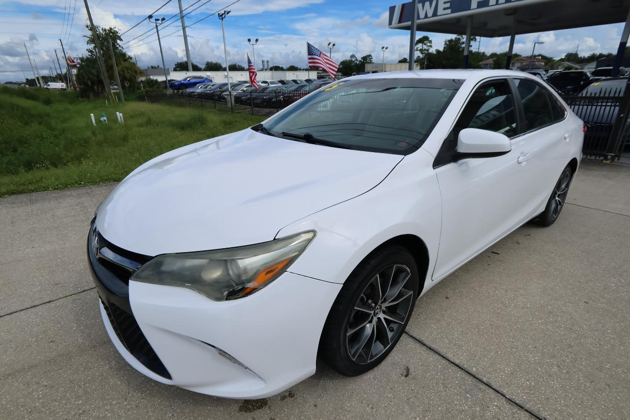 Toyota Camry 4dr Sdn I4 Auto XLE (Natl) 2015