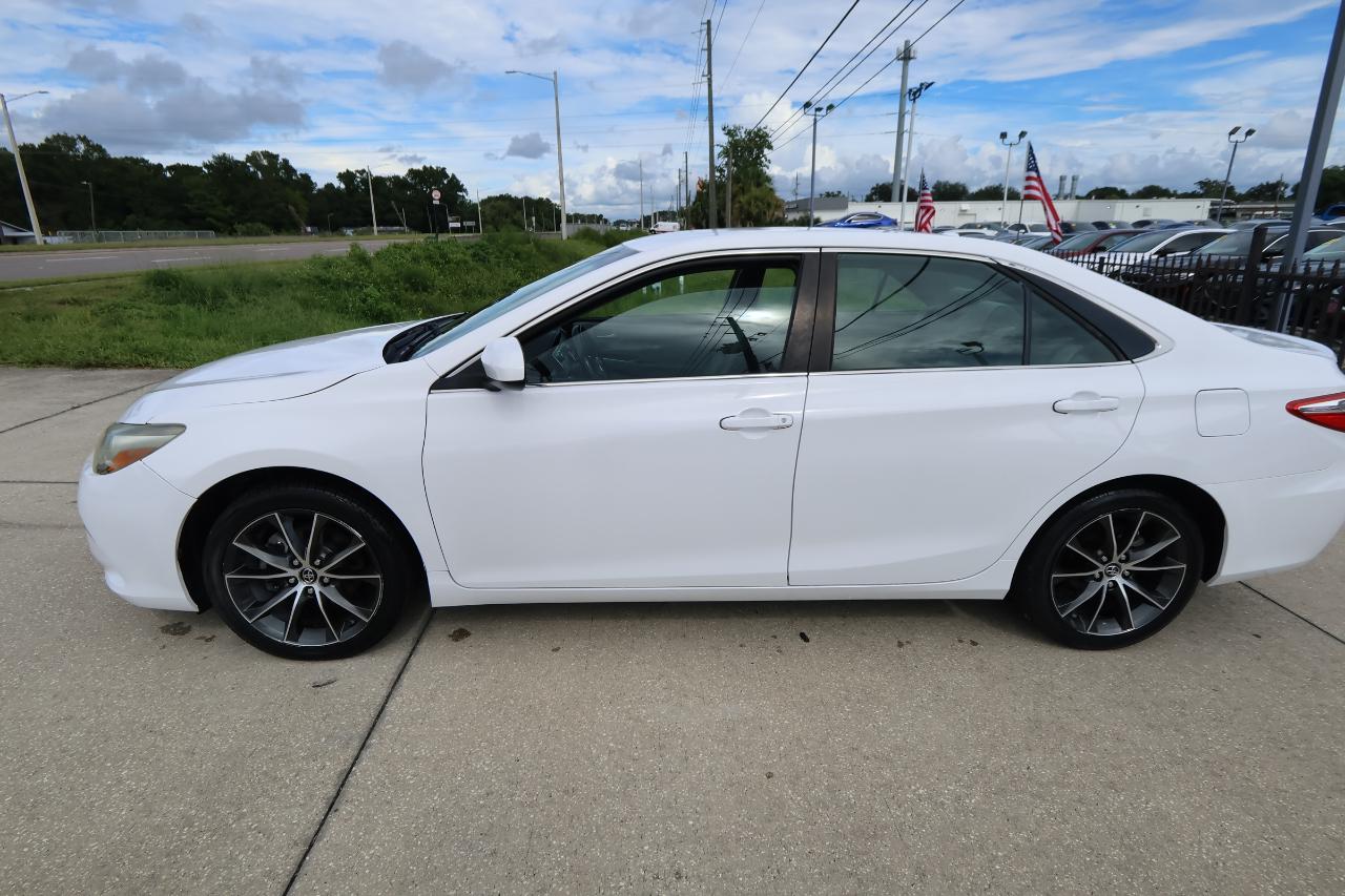 Toyota Camry 4dr Sdn I4 Auto XLE (Natl) 2015