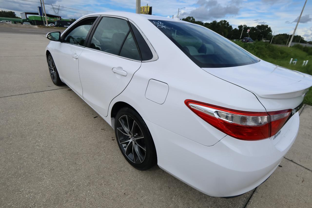 Toyota Camry 4dr Sdn I4 Auto XLE (Natl) 2015