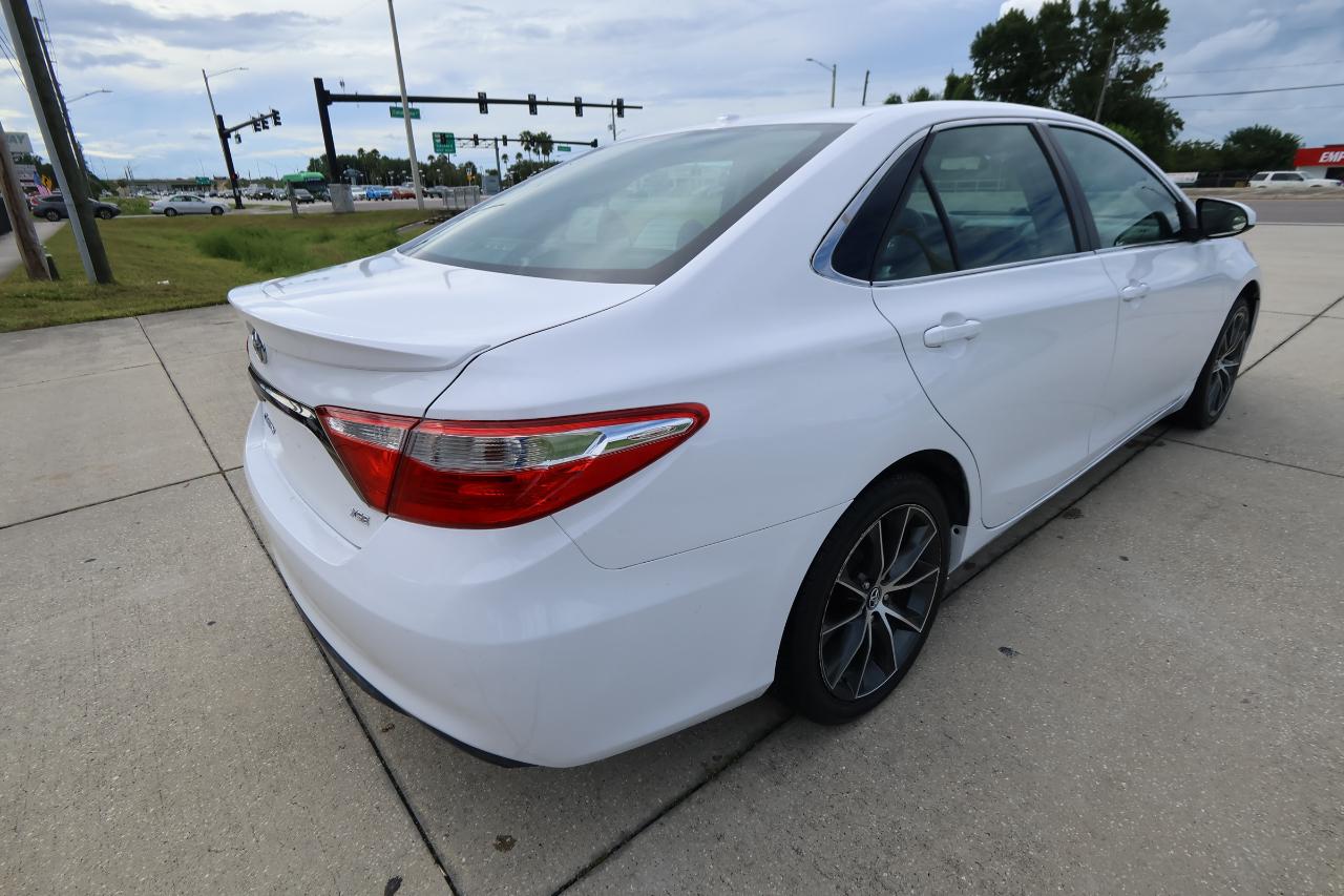 Toyota Camry 4dr Sdn I4 Auto XLE (Natl) 2015