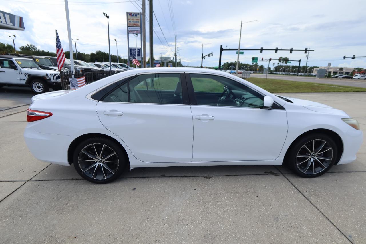 Toyota Camry 4dr Sdn I4 Auto XLE (Natl) 2015