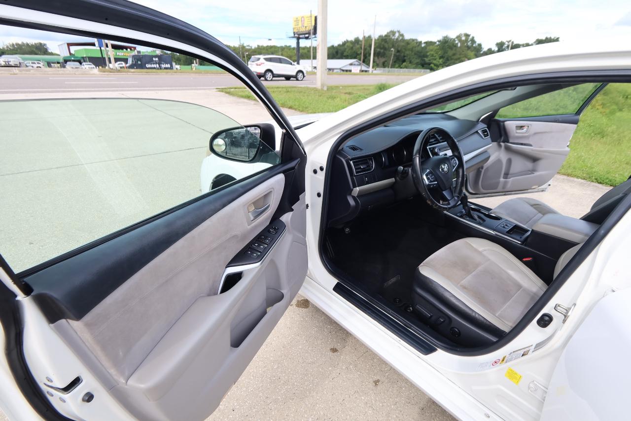 Toyota Camry 4dr Sdn I4 Auto XLE (Natl) 2015