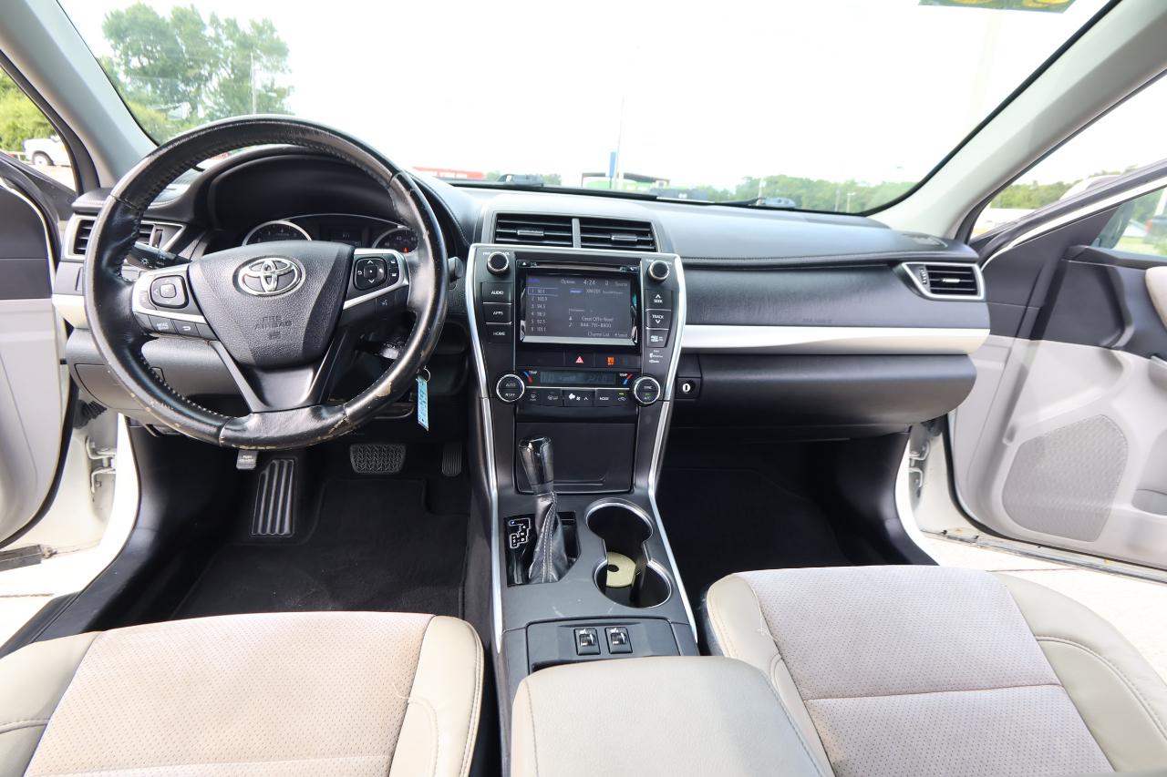 Toyota Camry 4dr Sdn I4 Auto XLE (Natl) 2015