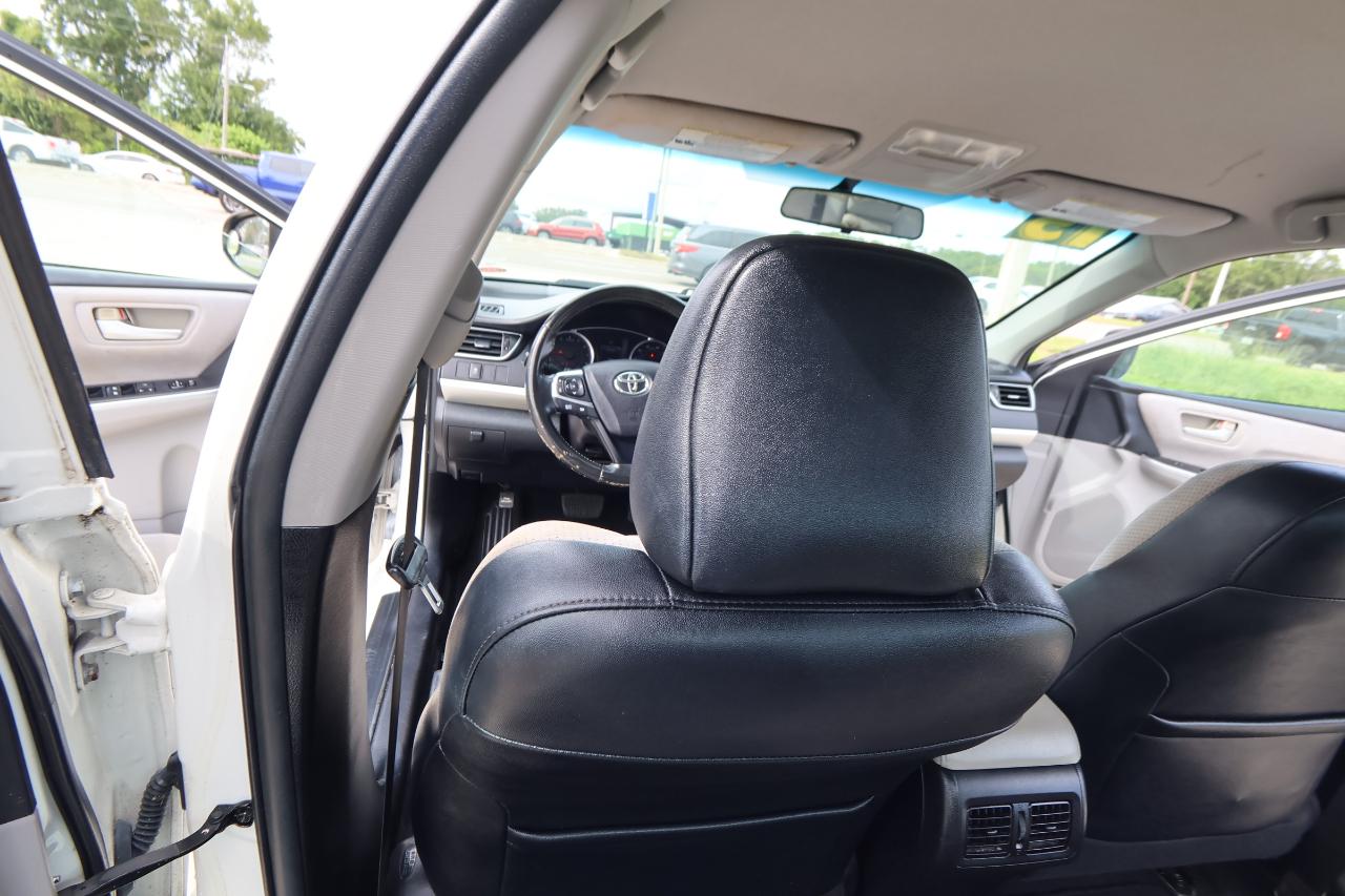 Toyota Camry 4dr Sdn I4 Auto XLE (Natl) 2015
