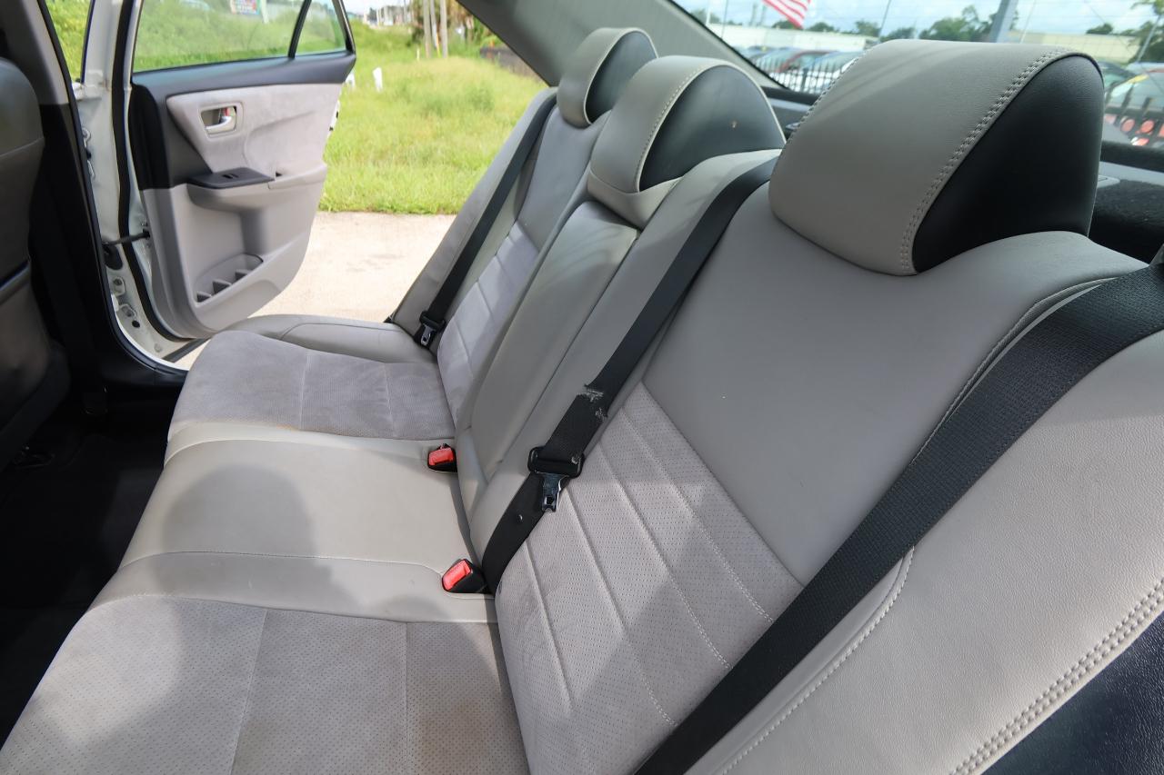 Toyota Camry 4dr Sdn I4 Auto XLE (Natl) 2015