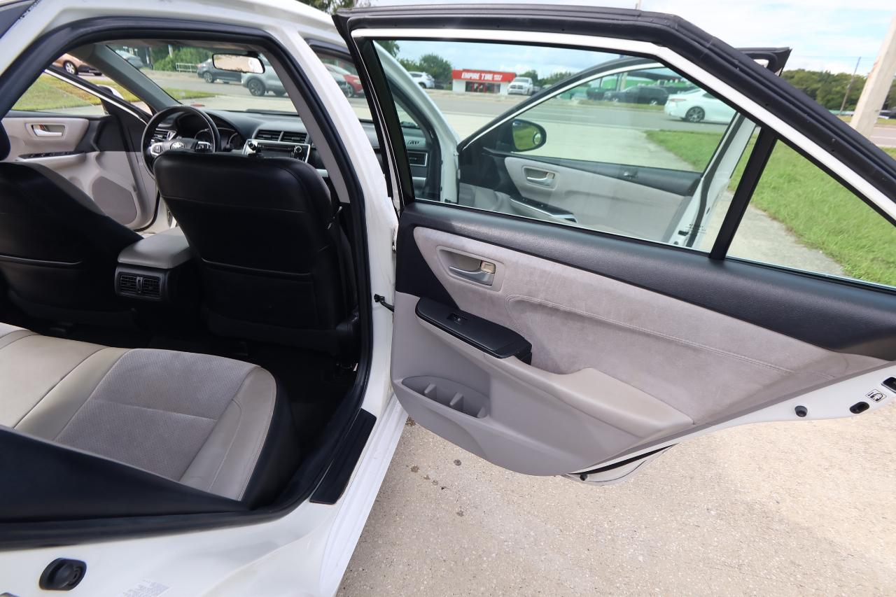 Toyota Camry 4dr Sdn I4 Auto XLE (Natl) 2015