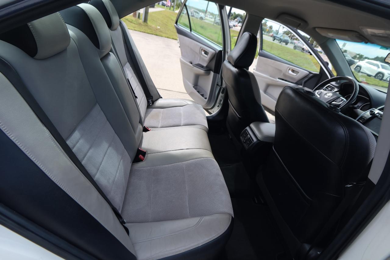 Toyota Camry 4dr Sdn I4 Auto XLE (Natl) 2015