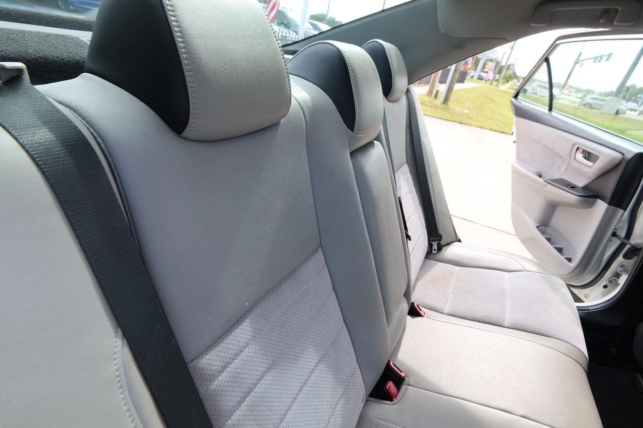 Toyota Camry 4dr Sdn I4 Auto XLE (Natl) 2015