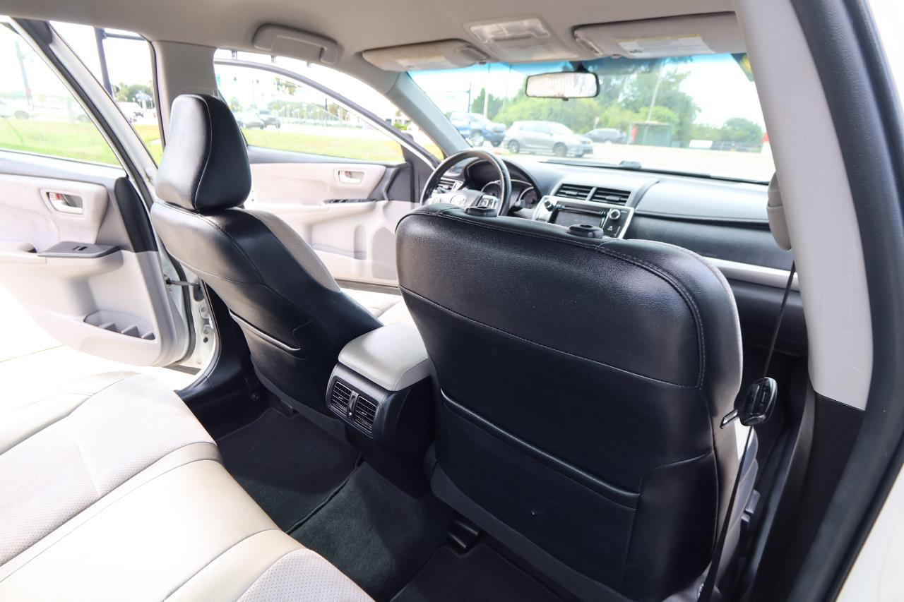 Toyota Camry 4dr Sdn I4 Auto XLE (Natl) 2015