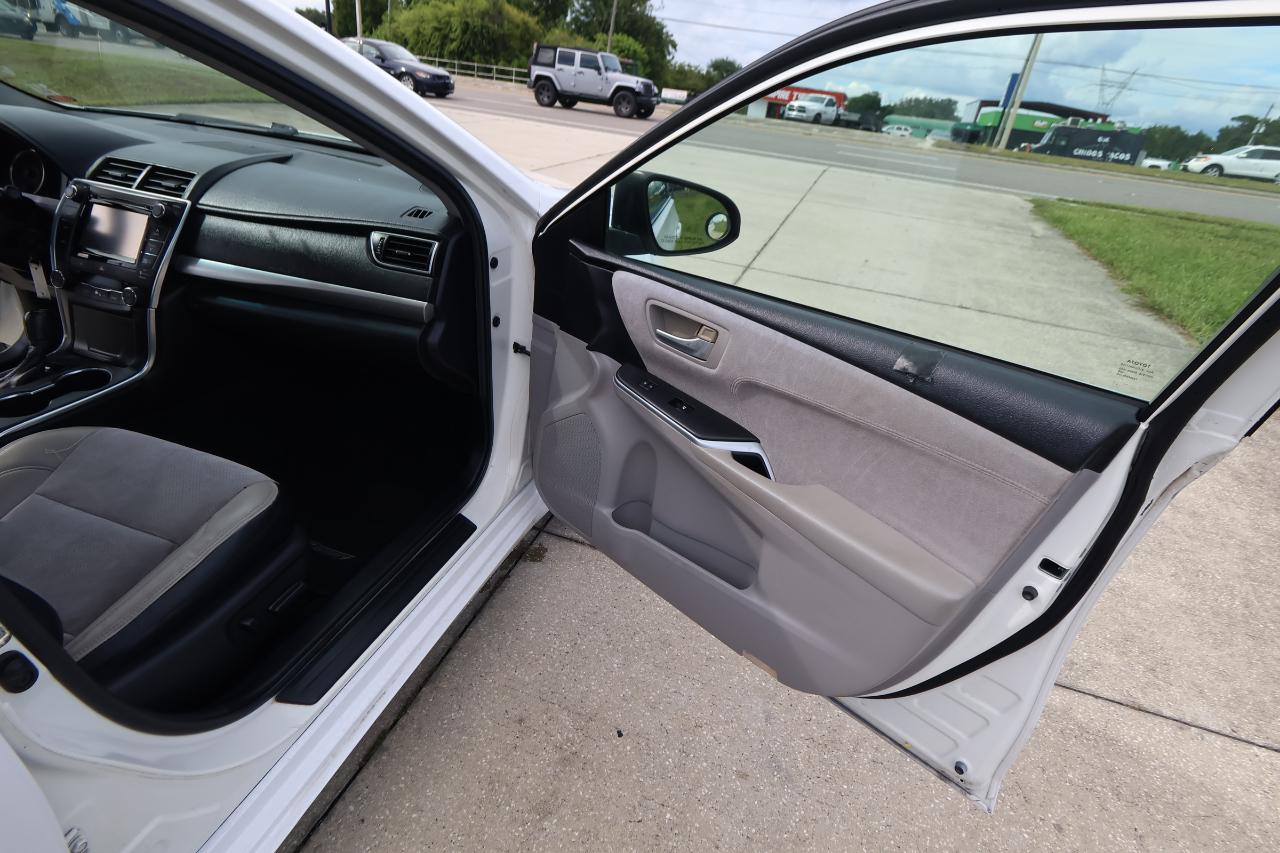 Toyota Camry 4dr Sdn I4 Auto XLE (Natl) 2015
