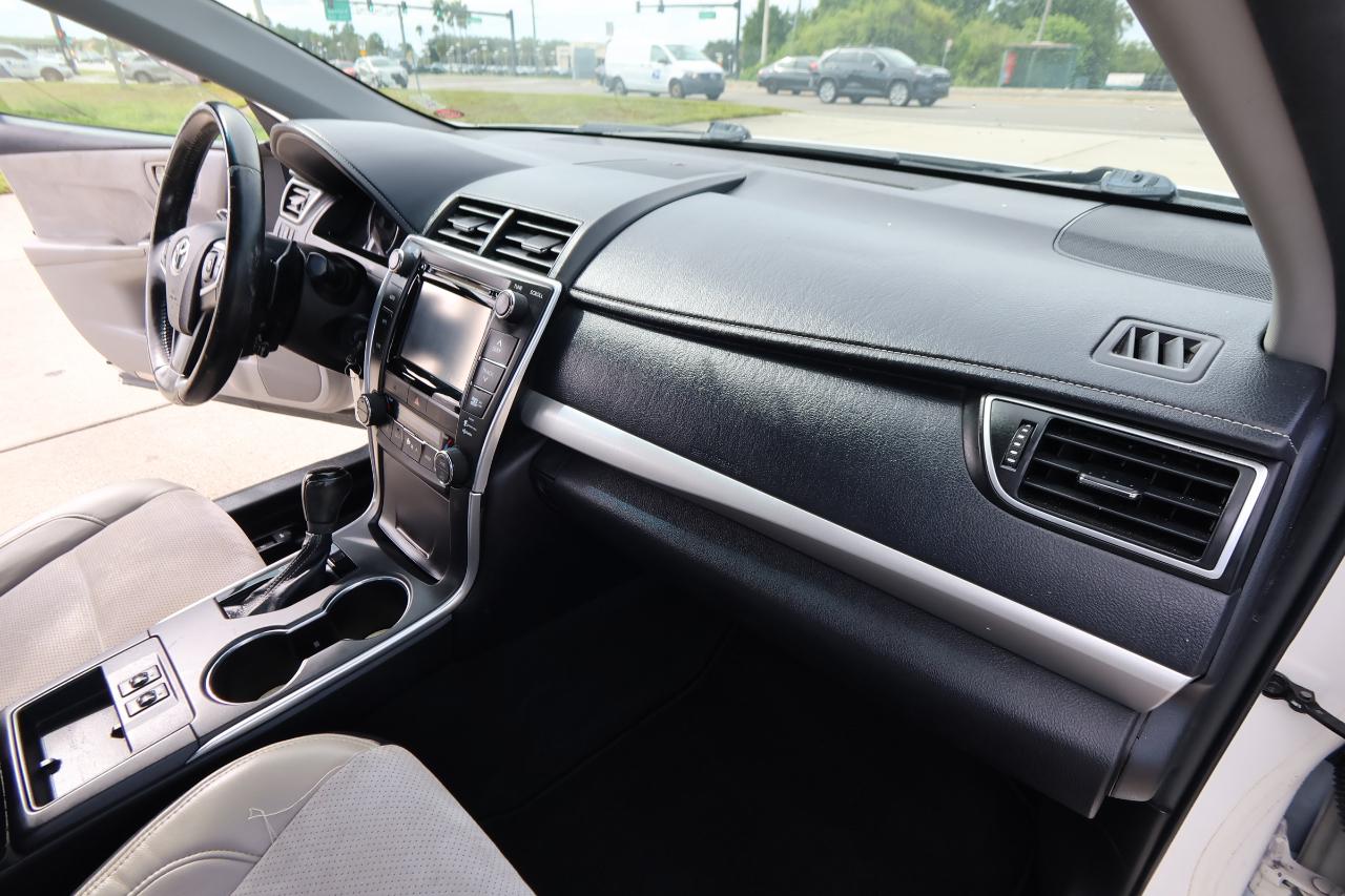 Toyota Camry 4dr Sdn I4 Auto XLE (Natl) 2015