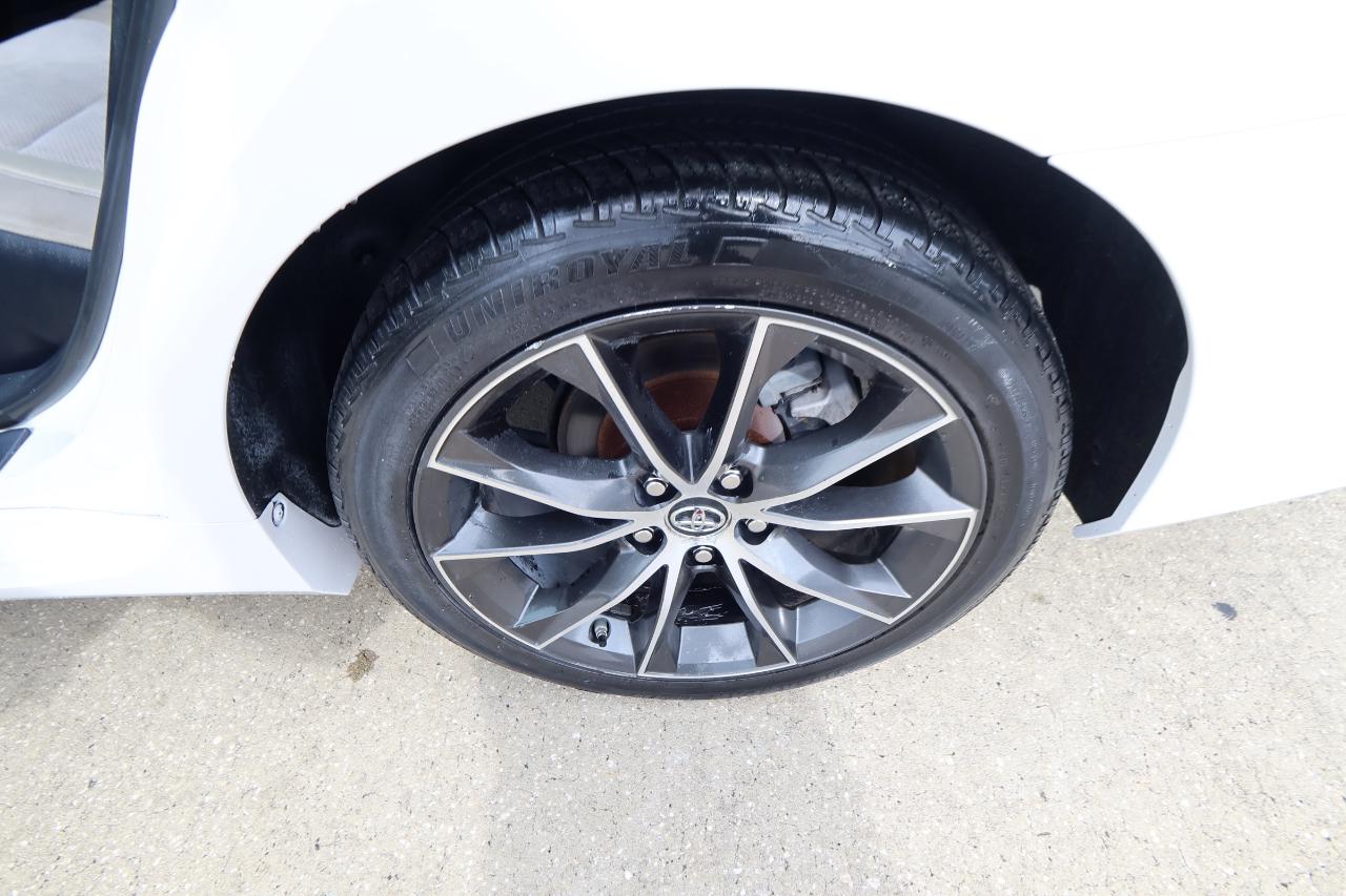 Toyota Camry 4dr Sdn I4 Auto XLE (Natl) 2015