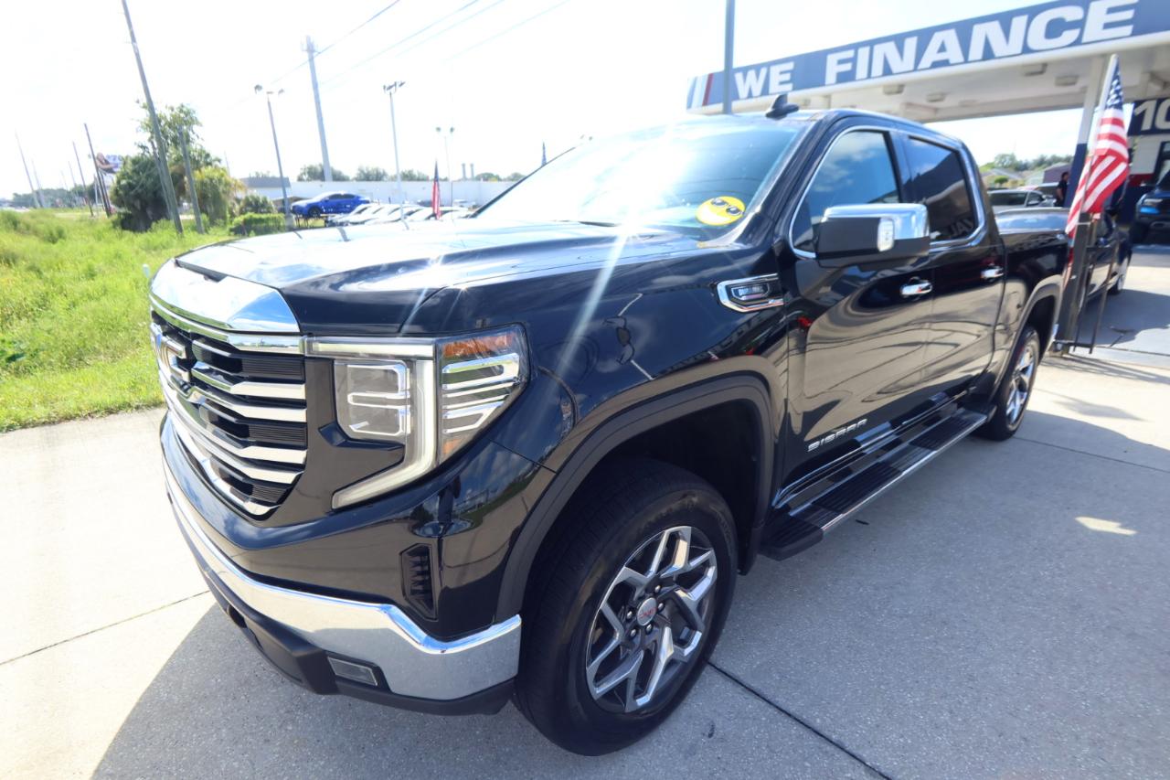 GMC Sierra 1500 4WD Crew Cab 147" SLT 2023