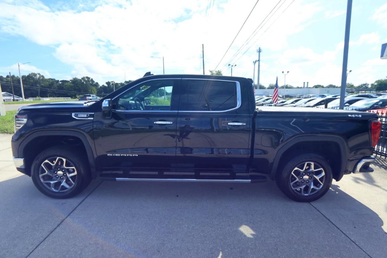 GMC Sierra 1500 4WD Crew Cab 147" SLT 2023