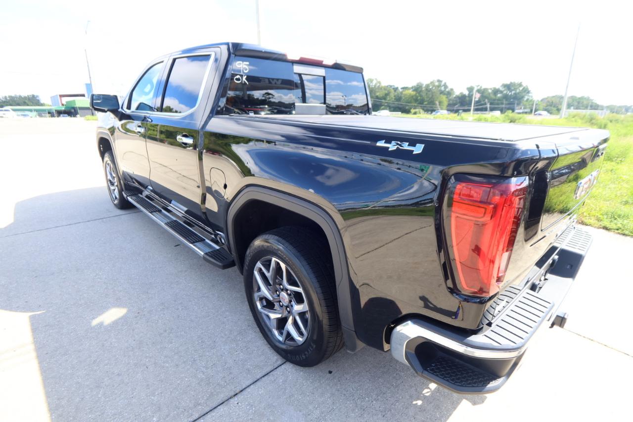 GMC Sierra 1500 4WD Crew Cab 147" SLT 2023