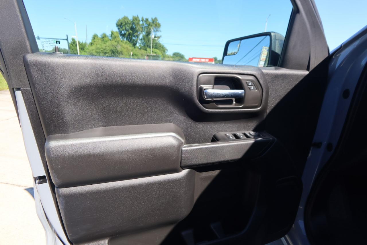 GMC Sierra 1500 4WD Crew Cab 147" Pro 2024