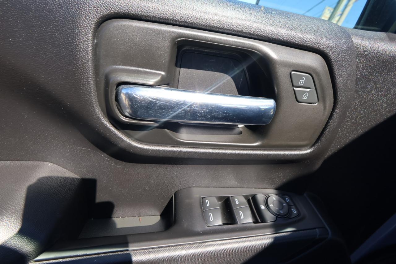 GMC Sierra 1500 4WD Crew Cab 147" Pro 2024