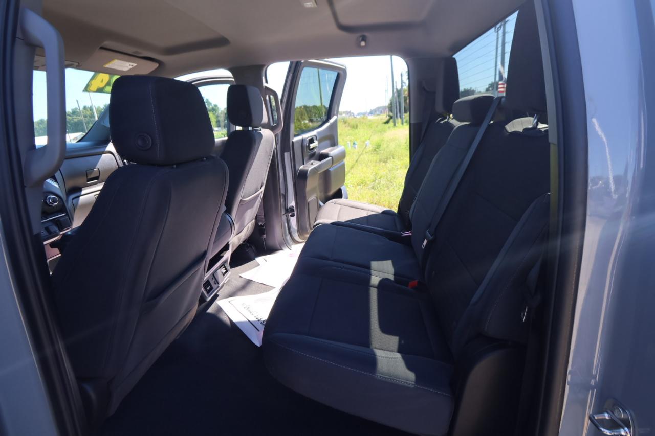 GMC Sierra 1500 4WD Crew Cab 147" Pro 2024