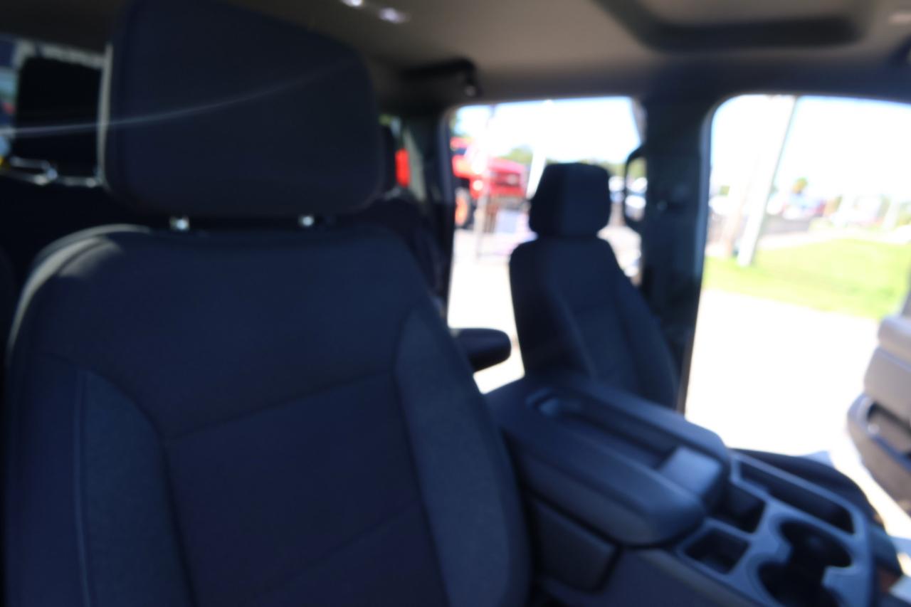 GMC Sierra 1500 4WD Crew Cab 147" Pro 2024