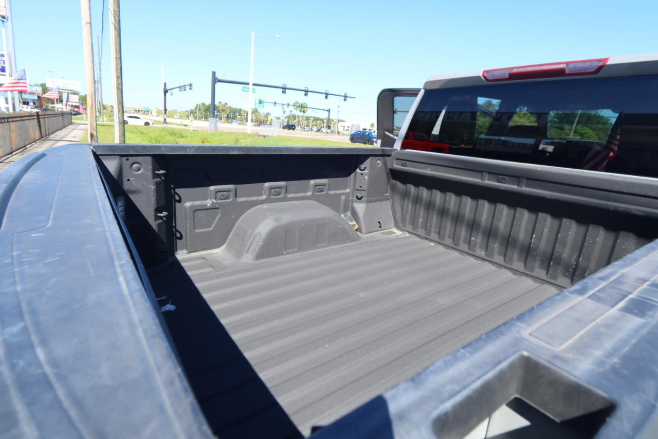 GMC Sierra 1500 4WD Crew Cab 147" Pro 2024