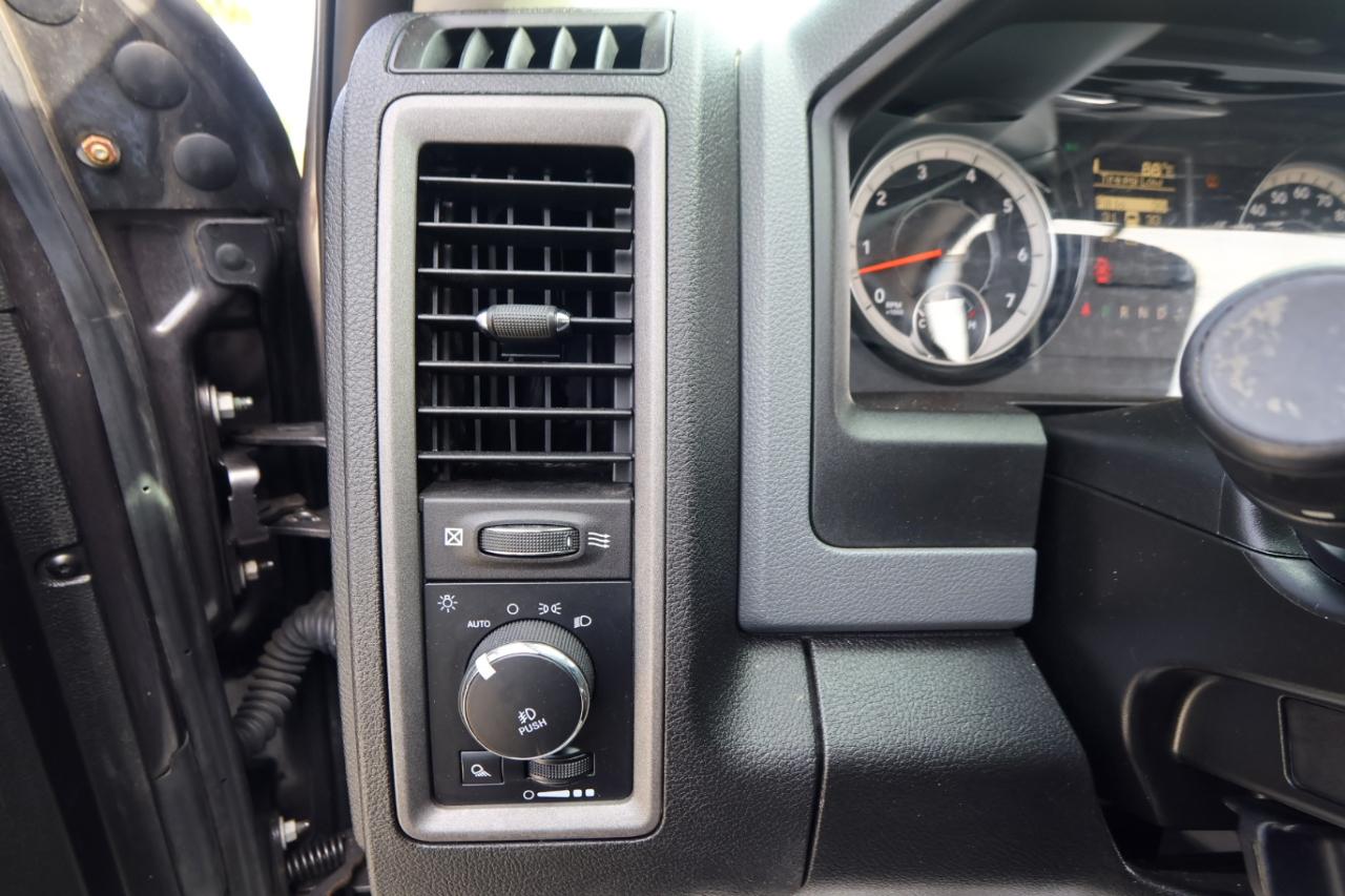 RAM 1500 Classic Express 4x4 Quad Cab 6'4" Box 2019