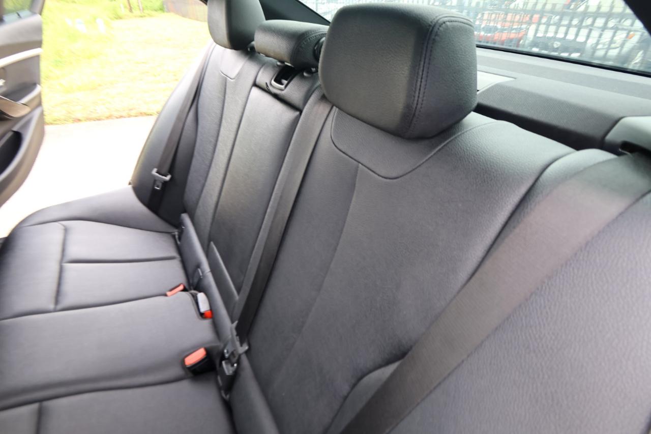 BMW 3 Series 330i Sedan 2018