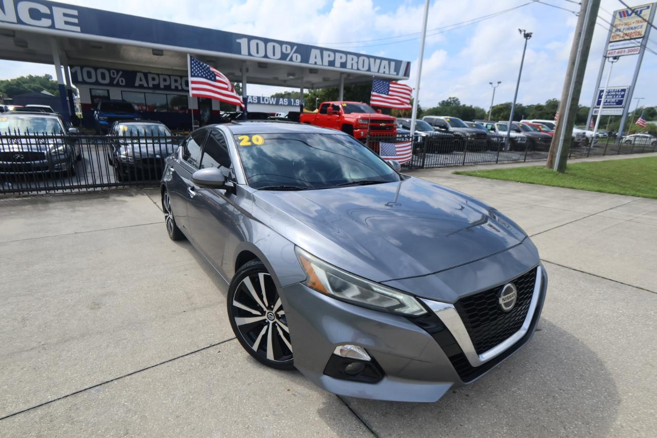 Nissan Altima 2.0 Platinum Sedan 2020