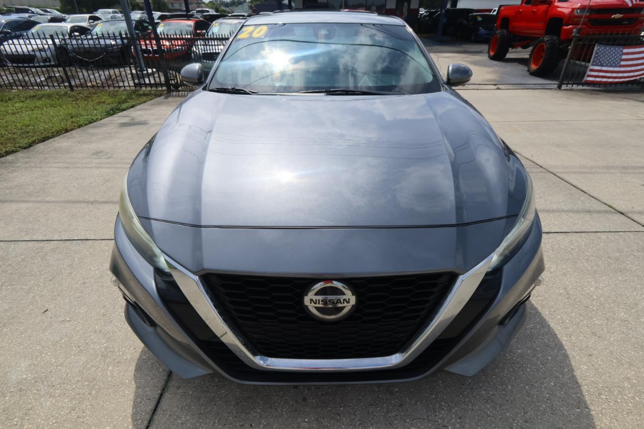 Nissan Altima 2.0 Platinum Sedan 2020