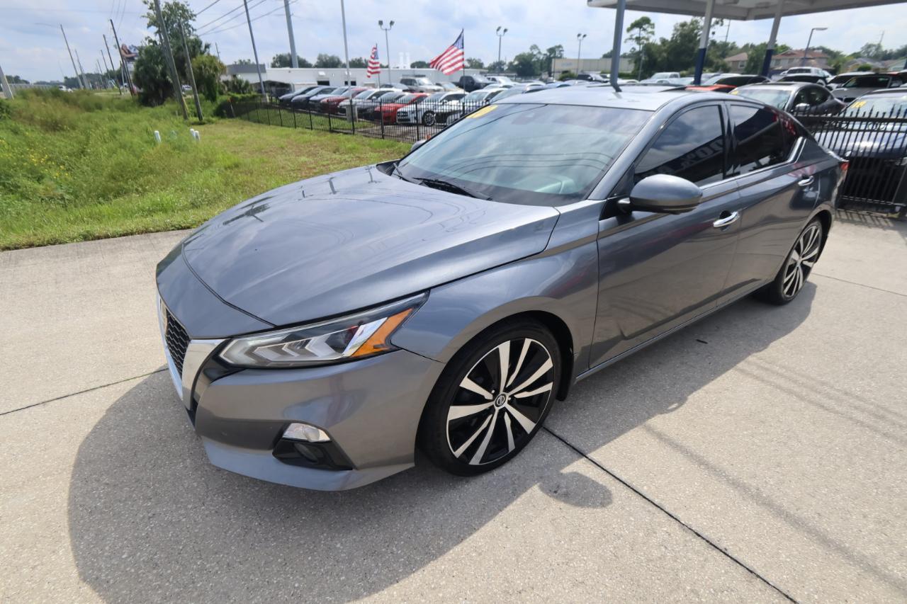 Nissan Altima 2.0 Platinum Sedan 2020