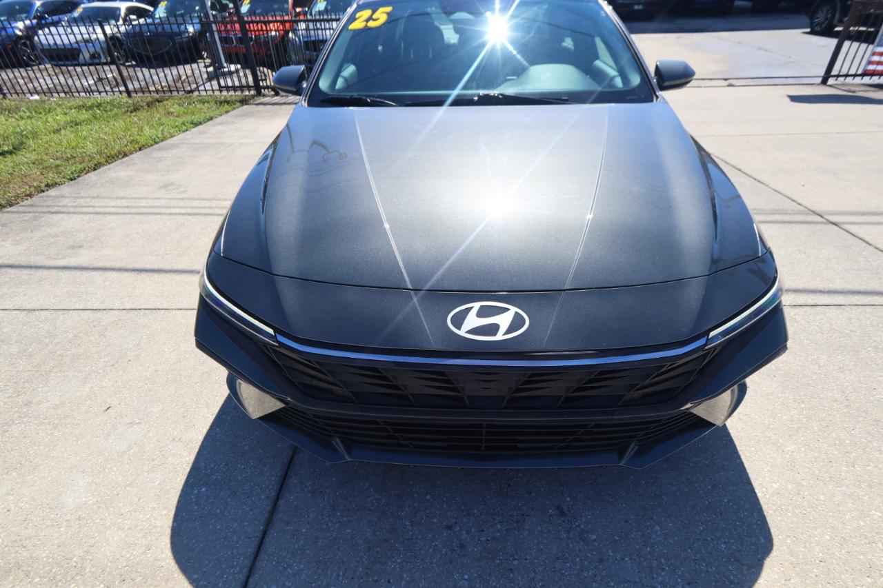 Hyundai Elantra SE IVT 2025