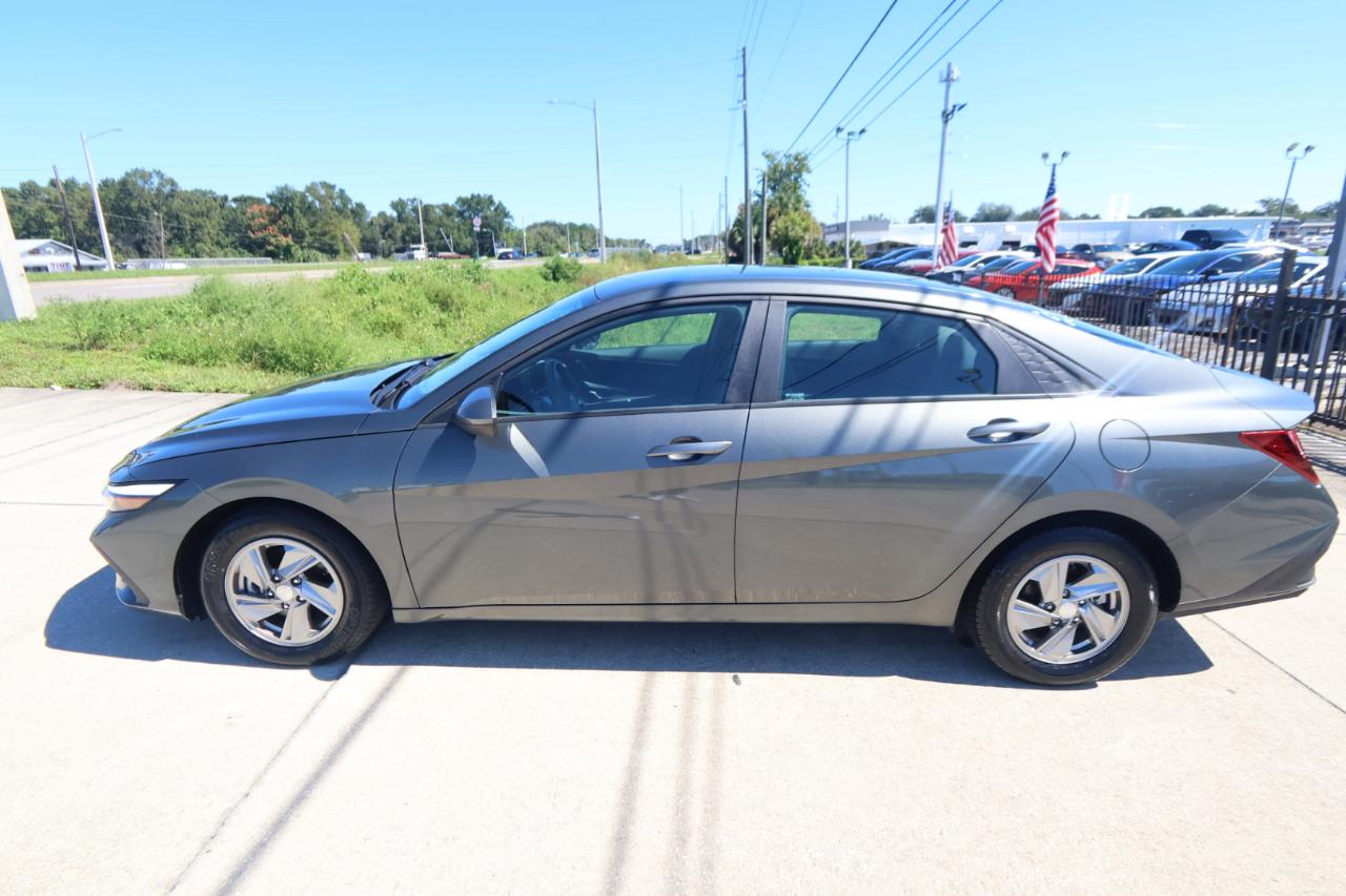 Hyundai Elantra SE IVT 2025