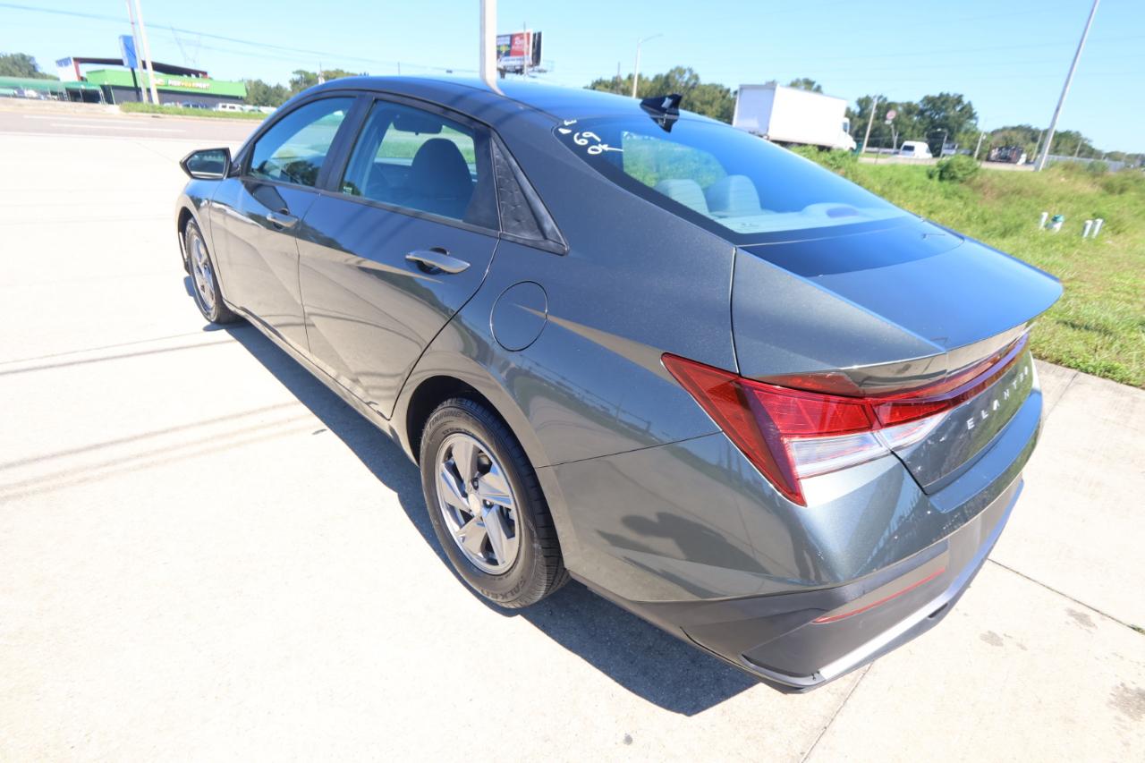 Hyundai Elantra SE IVT 2025