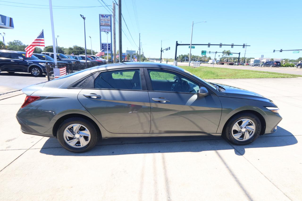 Hyundai Elantra SE IVT 2025