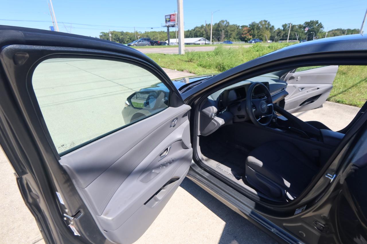 Hyundai Elantra SE IVT 2025