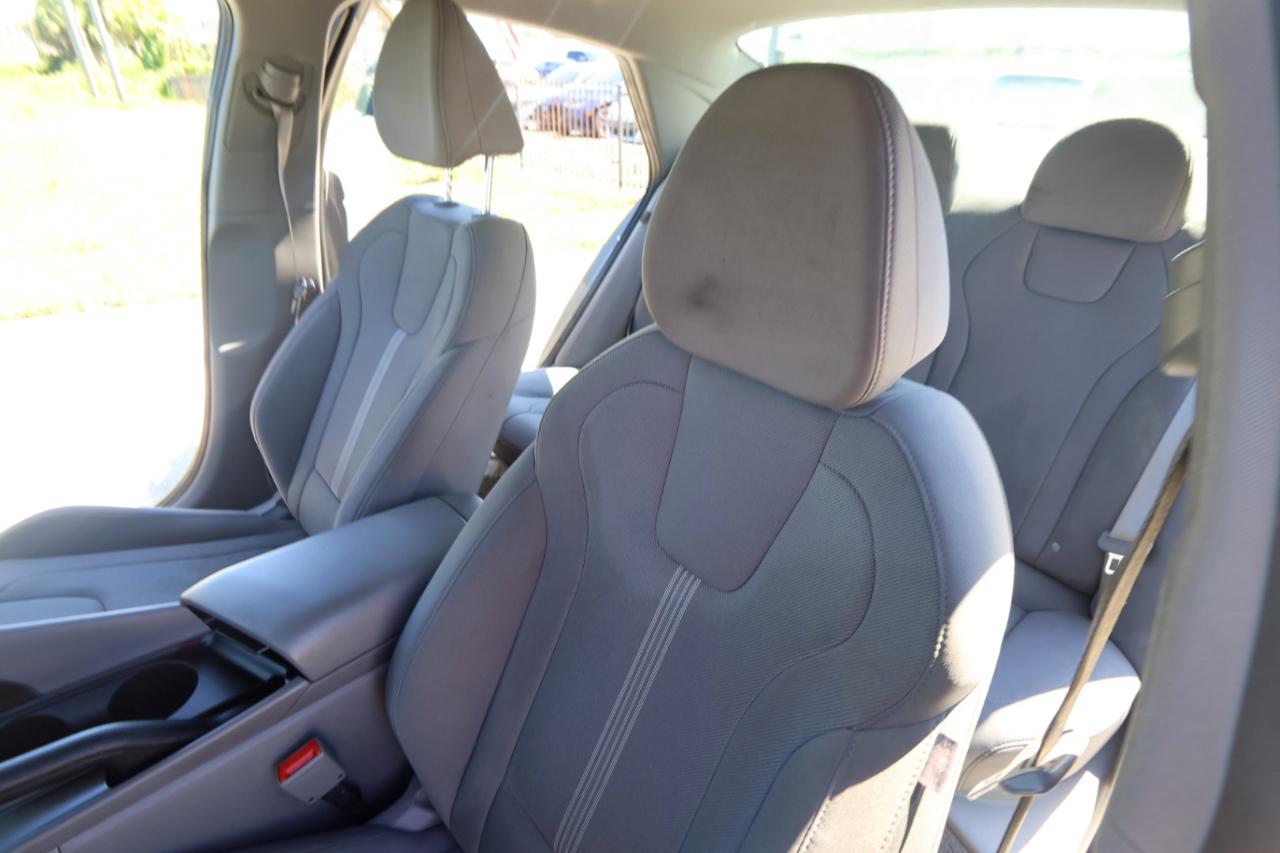 Hyundai Elantra SE IVT 2025