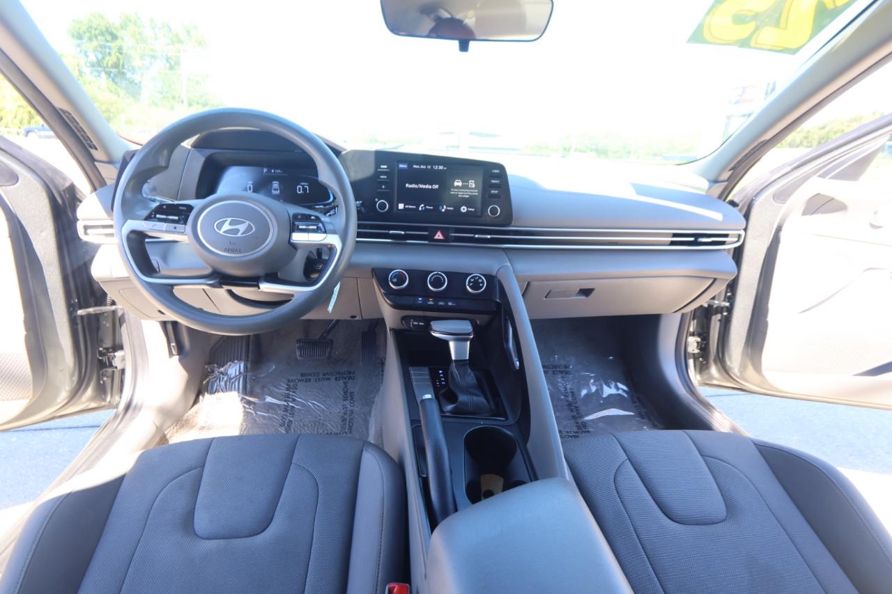Hyundai Elantra SE IVT 2025