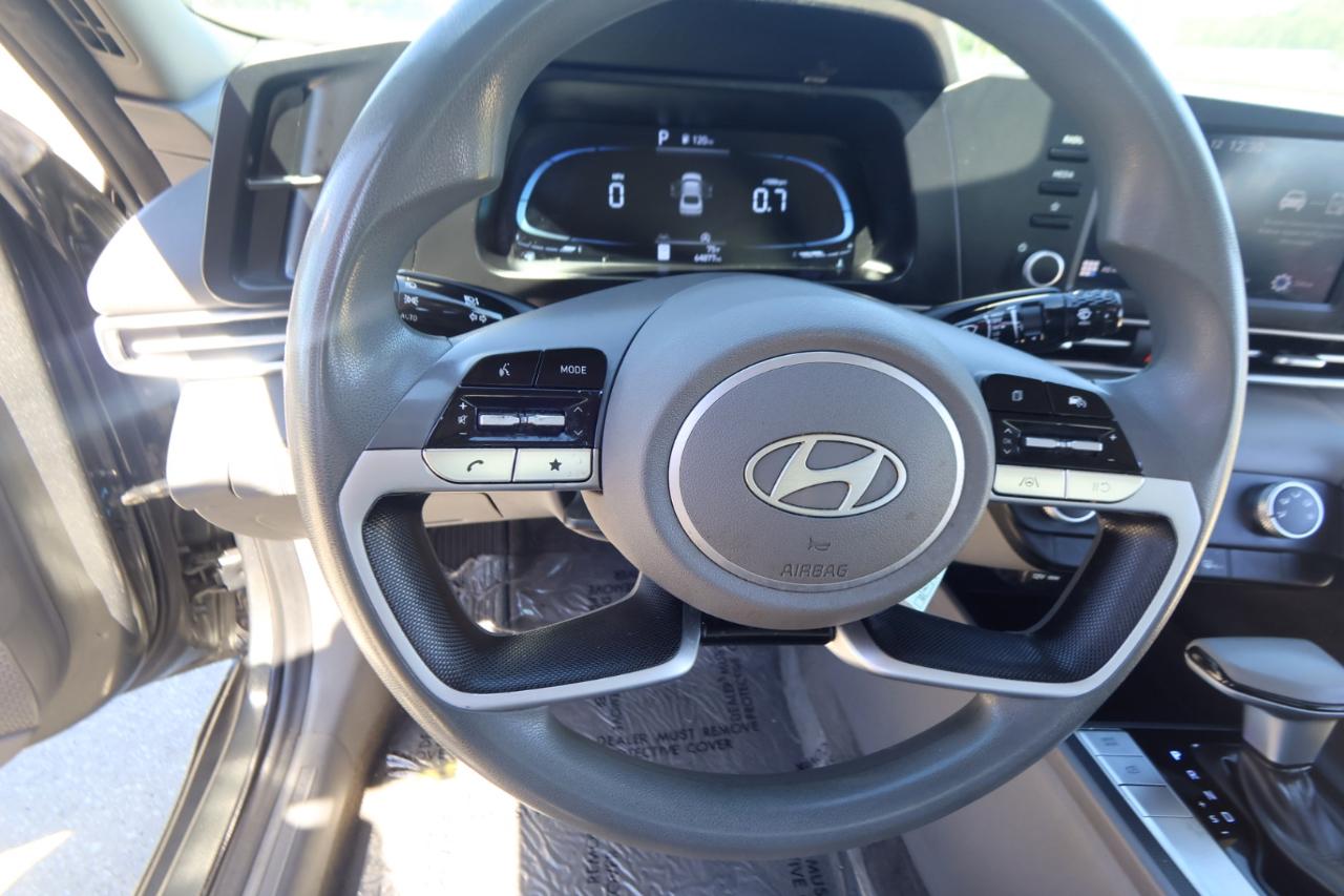 Hyundai Elantra SE IVT 2025